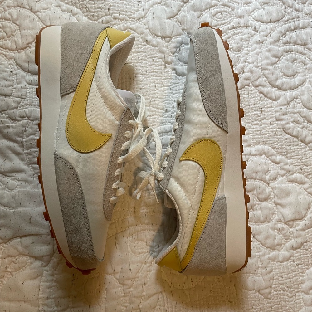 Nike Daybreak Sneakers, Size 11 in Women’s